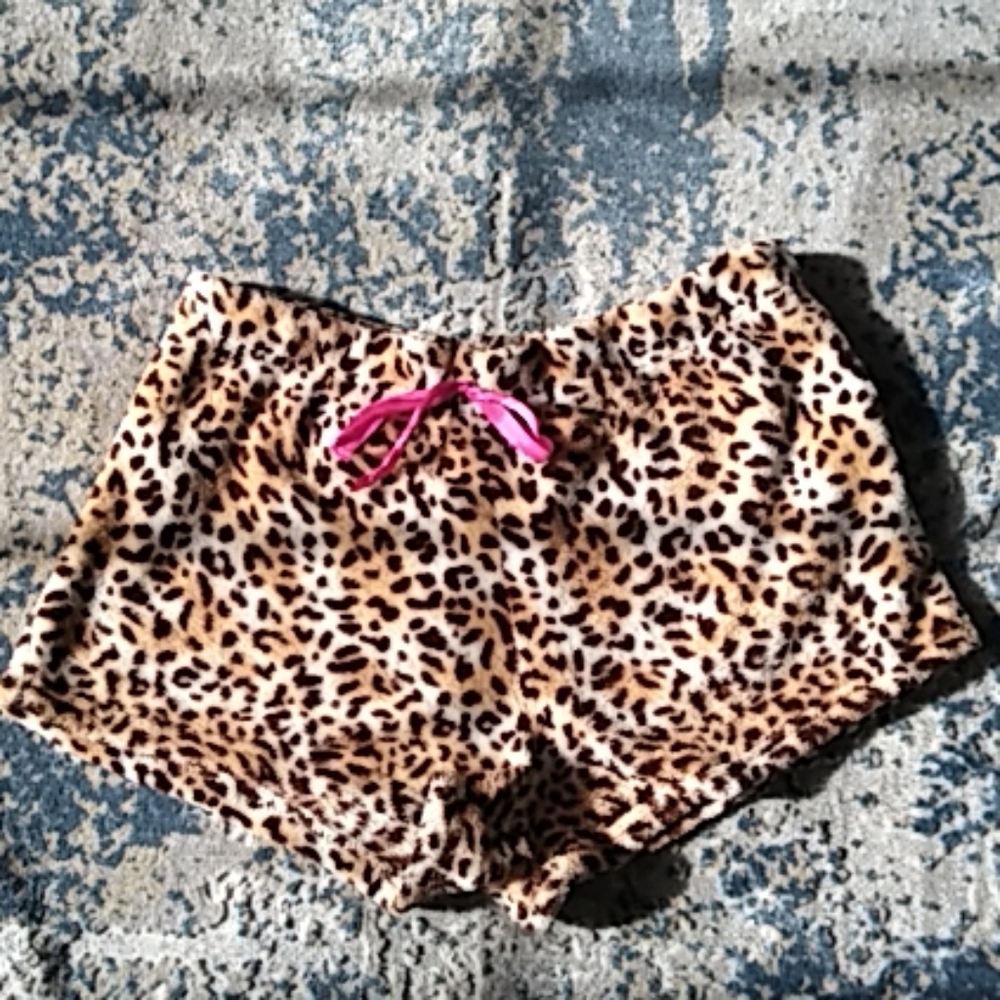 Cheetah mob wife pajama shorts size lg